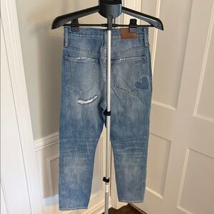 Madewell the Perfect Vibtage Jeans (w/ embroidered heart on back) size 27